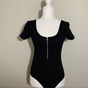 Black Bodysuit - Cute zipper detail